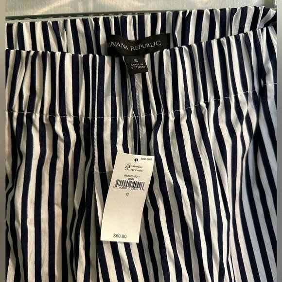 NEW WITH TAG Banana Republic striped black and white shorts. - Picture 2 of 3